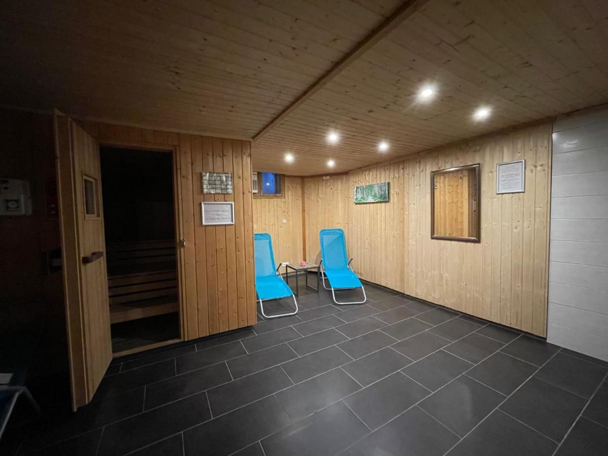 Geraeumiges Domizil Mit Bergblick Und Sauna Oberwössen Exteriör bild
