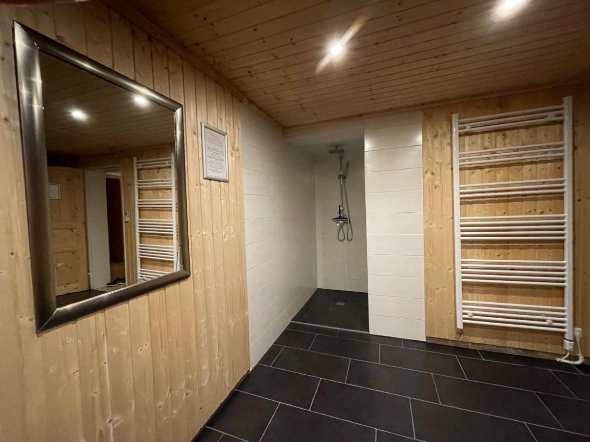 Geraeumiges Domizil Mit Bergblick Und Sauna Oberwössen Exteriör bild