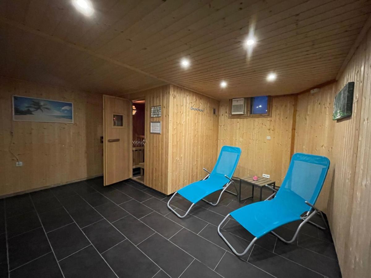Geraeumiges Domizil Mit Bergblick Und Sauna Oberwössen Exteriör bild