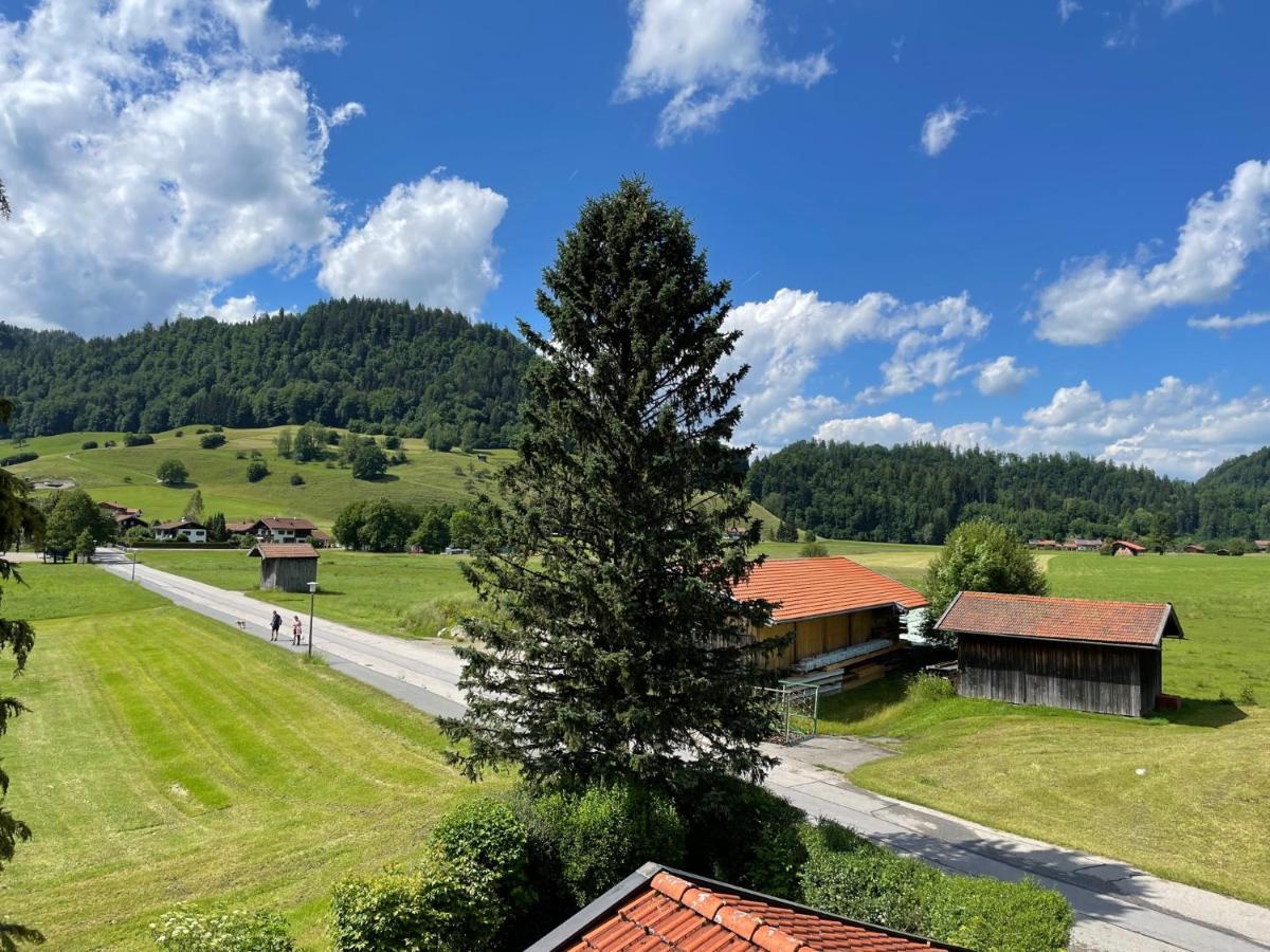 Geraeumiges Domizil Mit Bergblick Und Sauna Oberwössen Exteriör bild